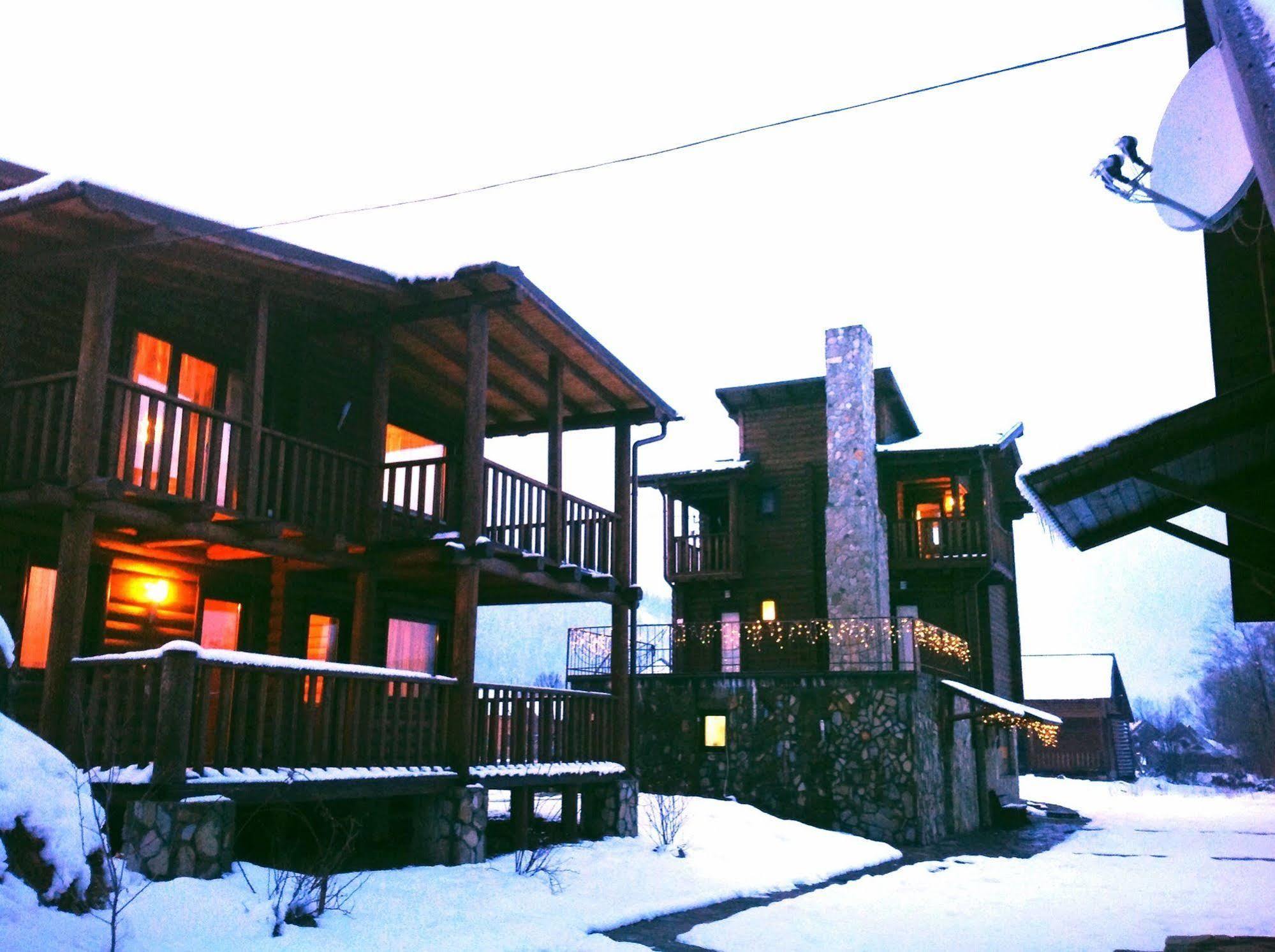 Klen Hotel Mykulychyn Exterior photo